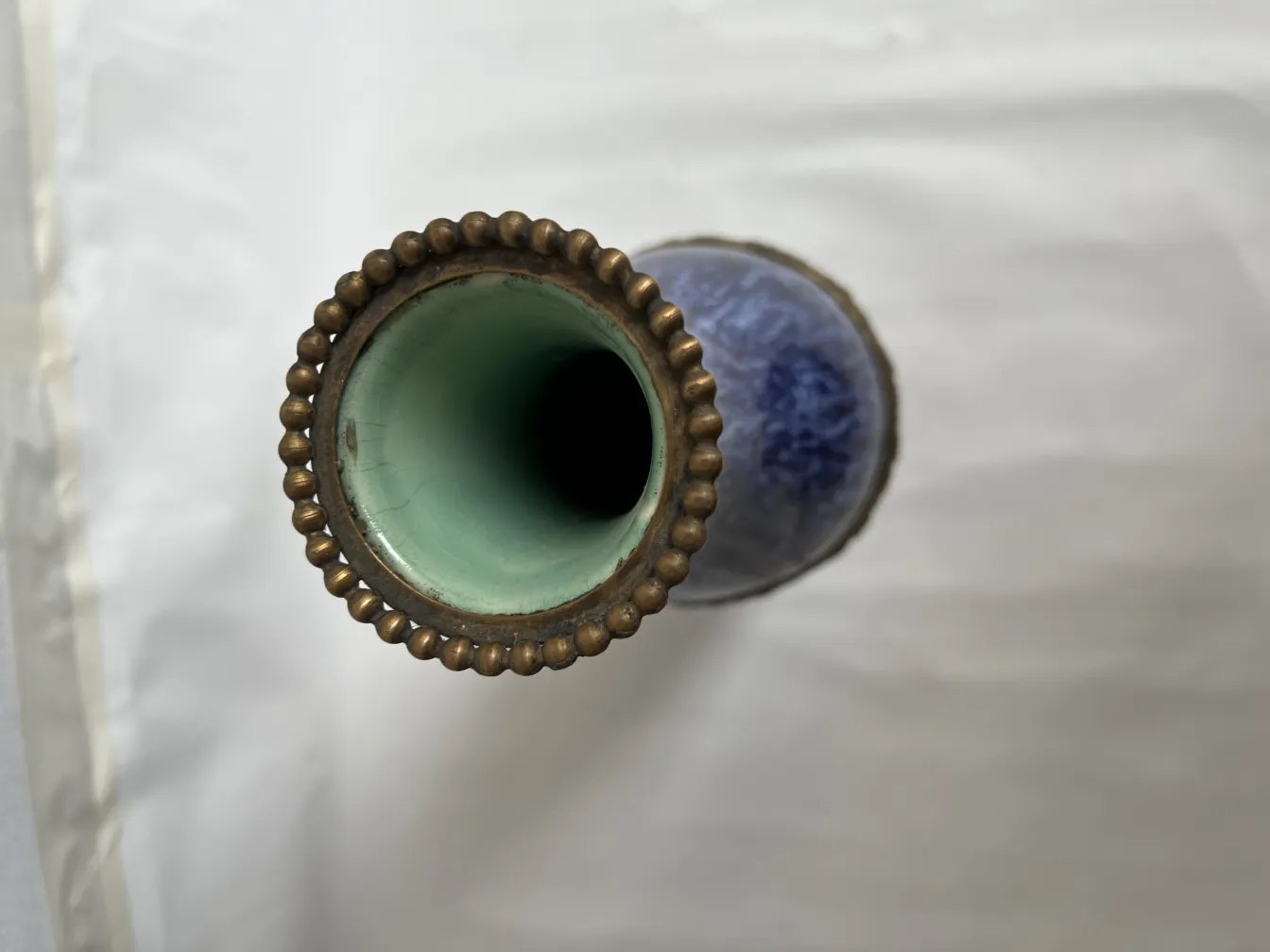 Antica ceramica con bordo decorativo, Boch frères.