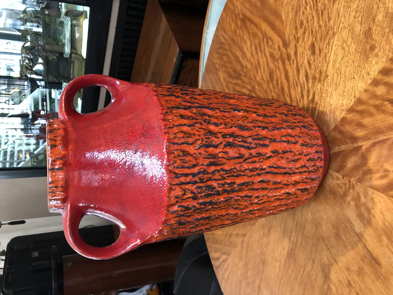 vaso de cerâmica antiga em vermelho com textura