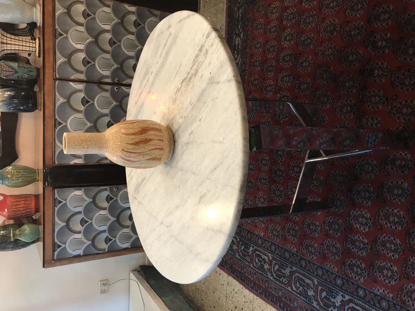 vase di ceramica antica con design e trama