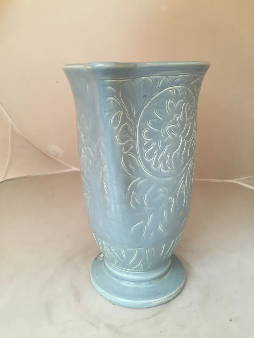 Jarrón antiguo de cerámica Beswick con diseño floral azul