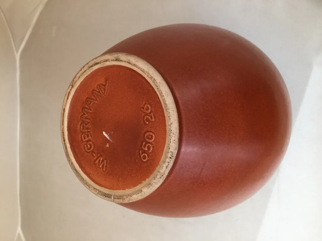 Vaso antigo de cerâmica terracota com textura suave