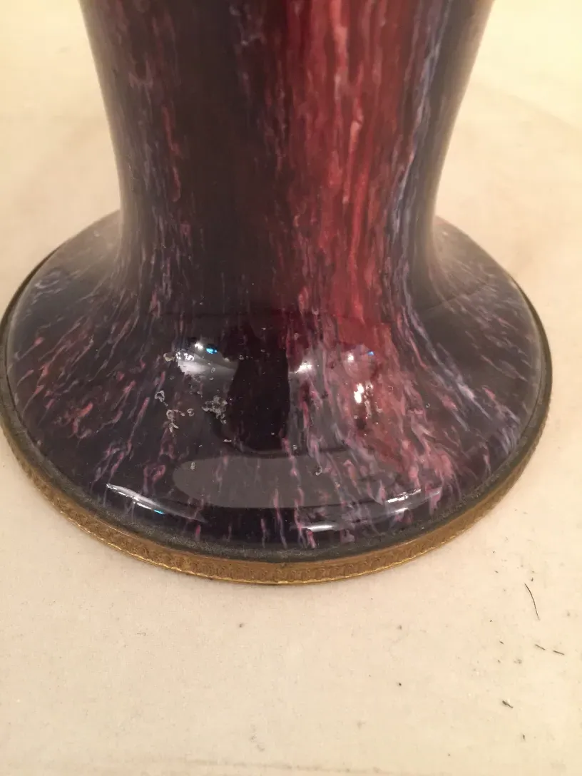 Base de cerâmica antiga de Boch frères com cores vibrantes