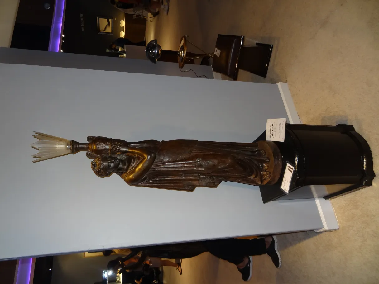 scultura antica di Val D´OSNE in un museo