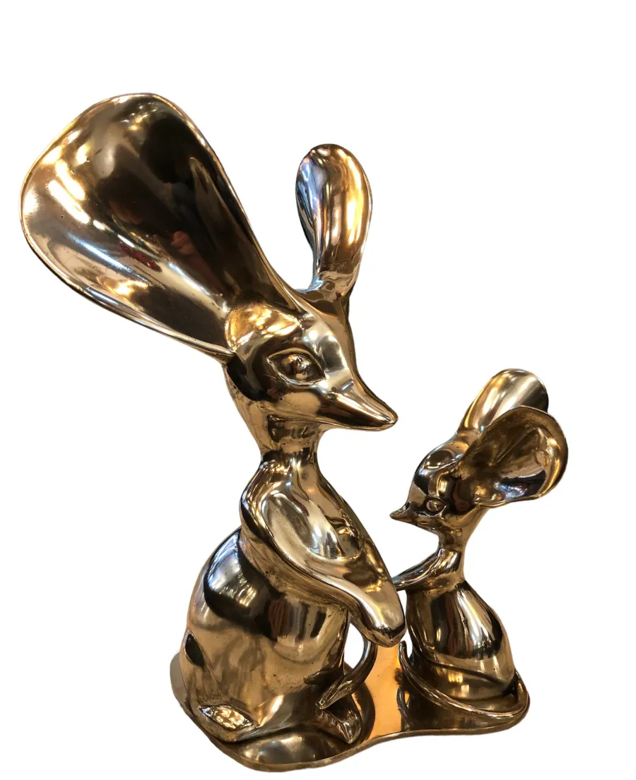 Scultura di animali in metallo lucido, stile moderno, antichità.