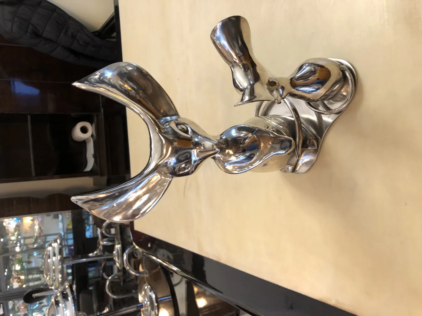 antike abstrakte Skulptur in silbernen Tönen, moderne Dekoration