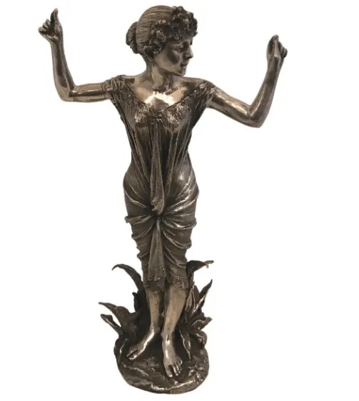 escultura antiga de figura feminina em base decorada