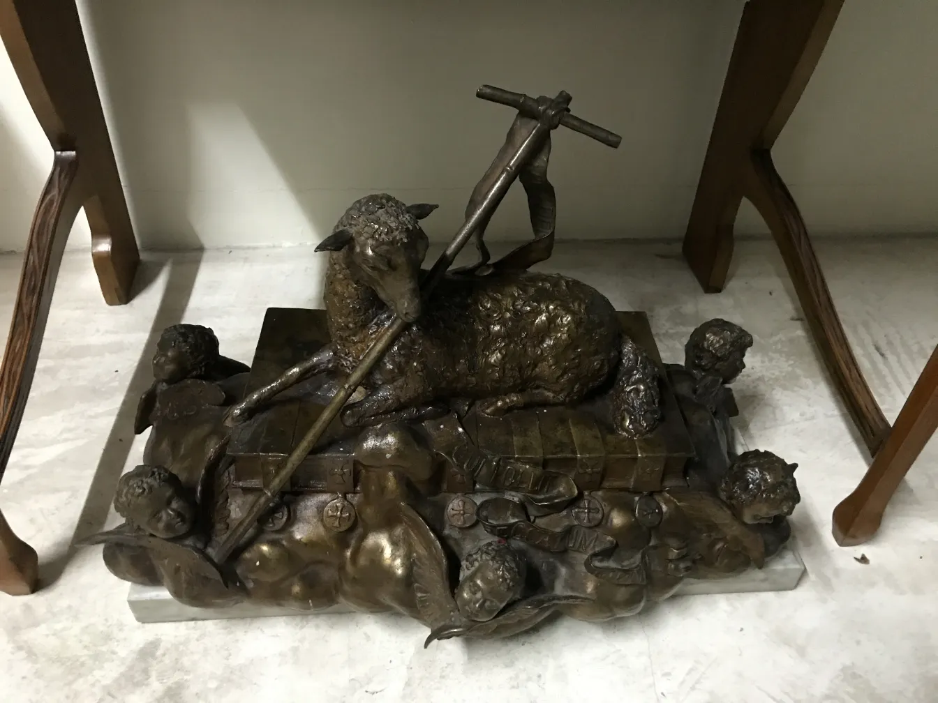 Antique sculpture of a sheep with child figures, in bronze.