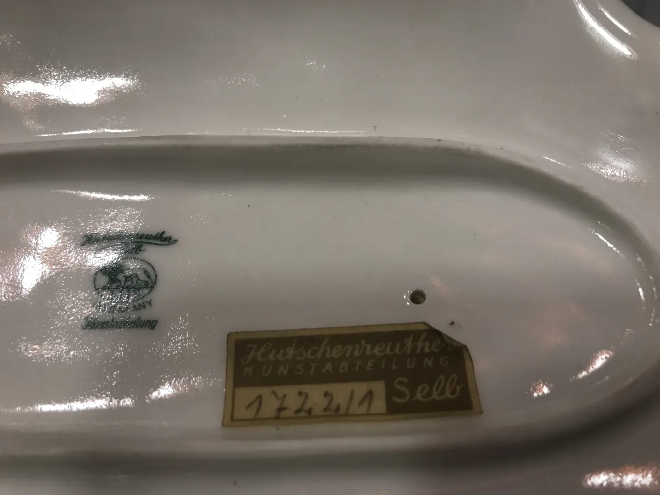 Plato antiguo de cerámica con sello Hutschenreuther Selb, blanco brillante