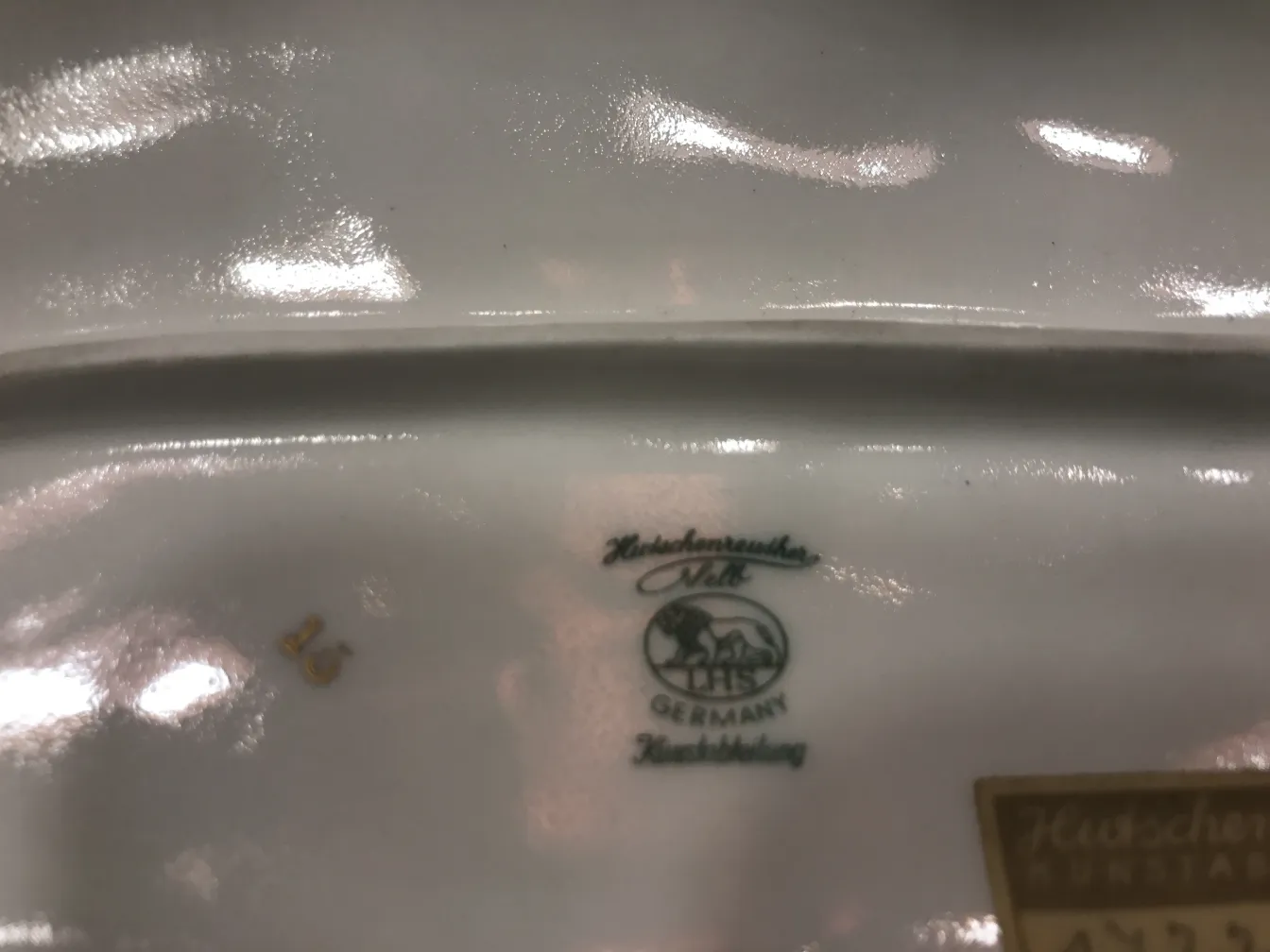 Cerâmica antiga alemã com detalhes decorativos