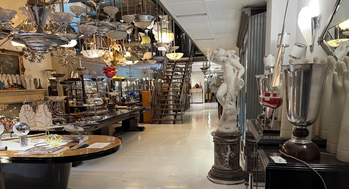 antique sculpture of a. piazza in an elegant setting