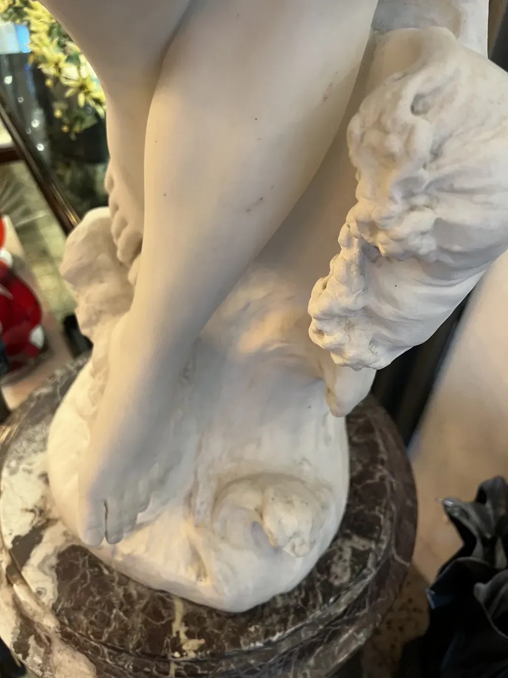 dettaglio di scultura antica con forma e texture di Antonio piazza