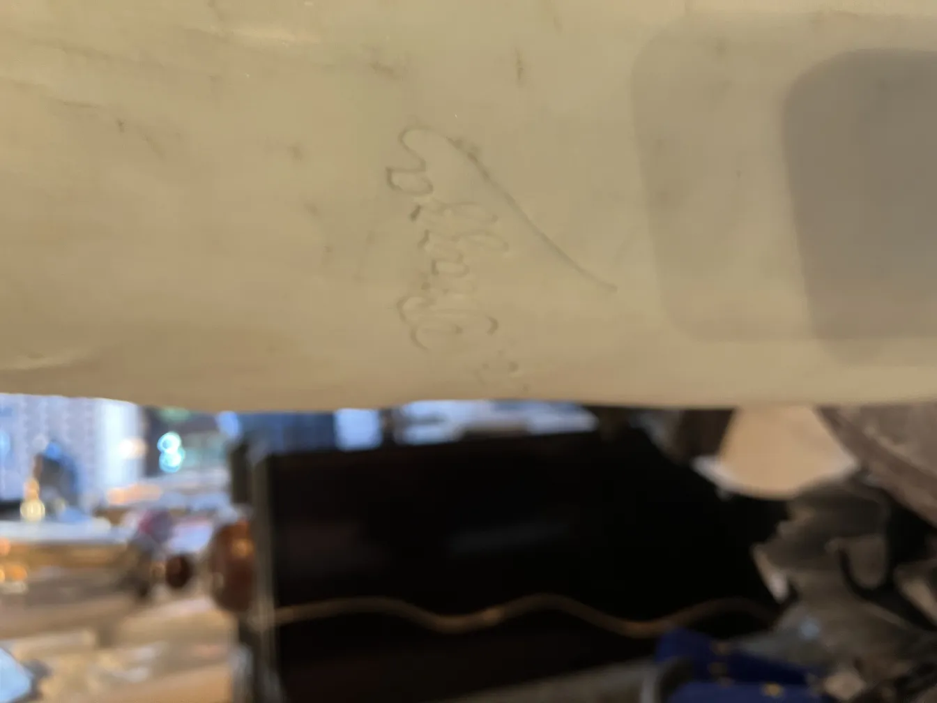 带有复杂细节的古董雕塑 a piazza