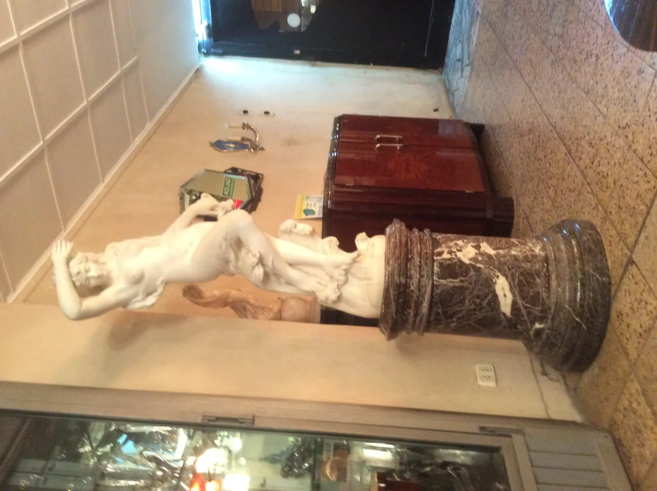 क्लासिकल मूर्ति सजावटी आधार पर, पुरानी a. piazza