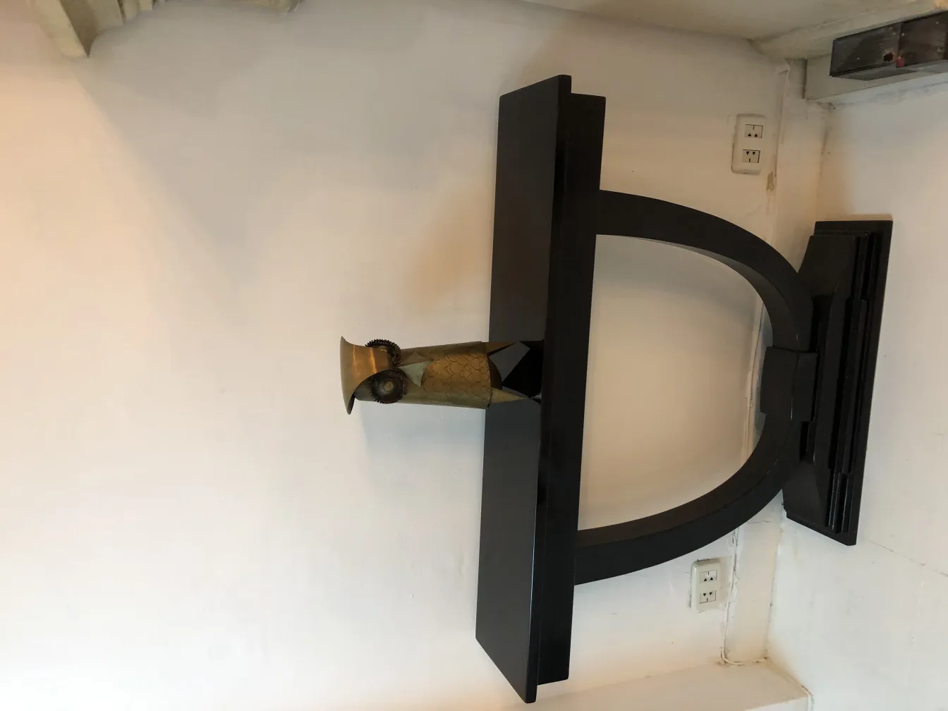 古代雕塑，具有优雅的装饰性设计