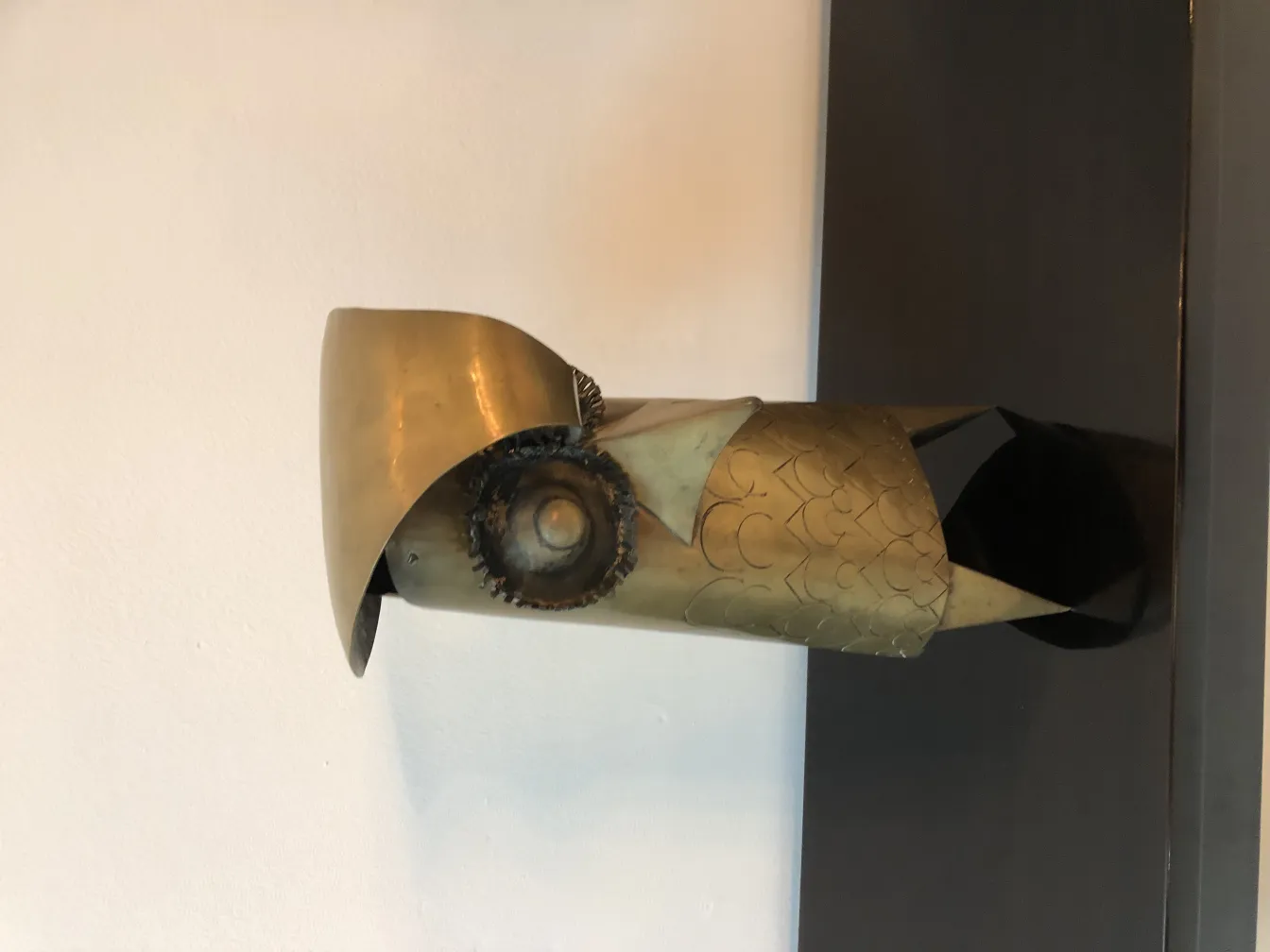 古代金色金属鸟形雕塑