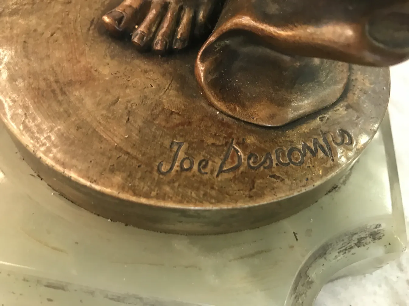 escultura antiga com assinatura de cormier joseph descomps