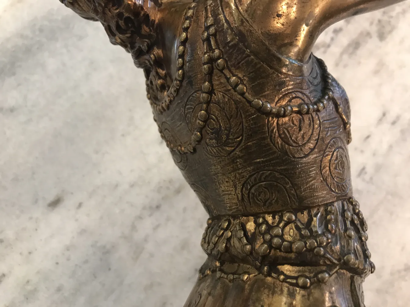 古代彫刻に複雑な装飾の詳細。