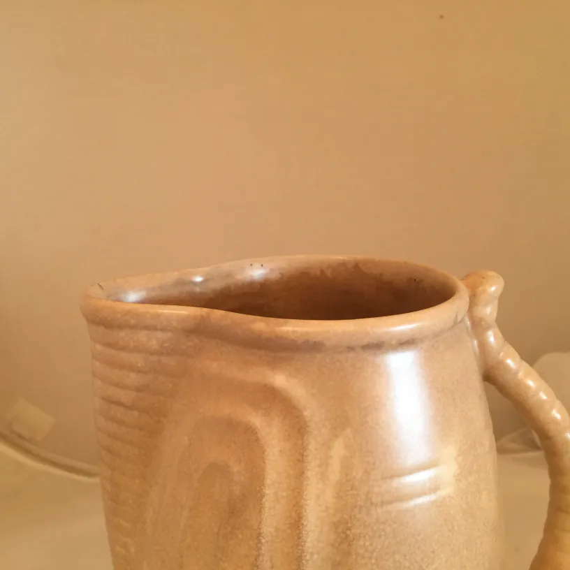 Vaso antigo de cerâmica com textura suave