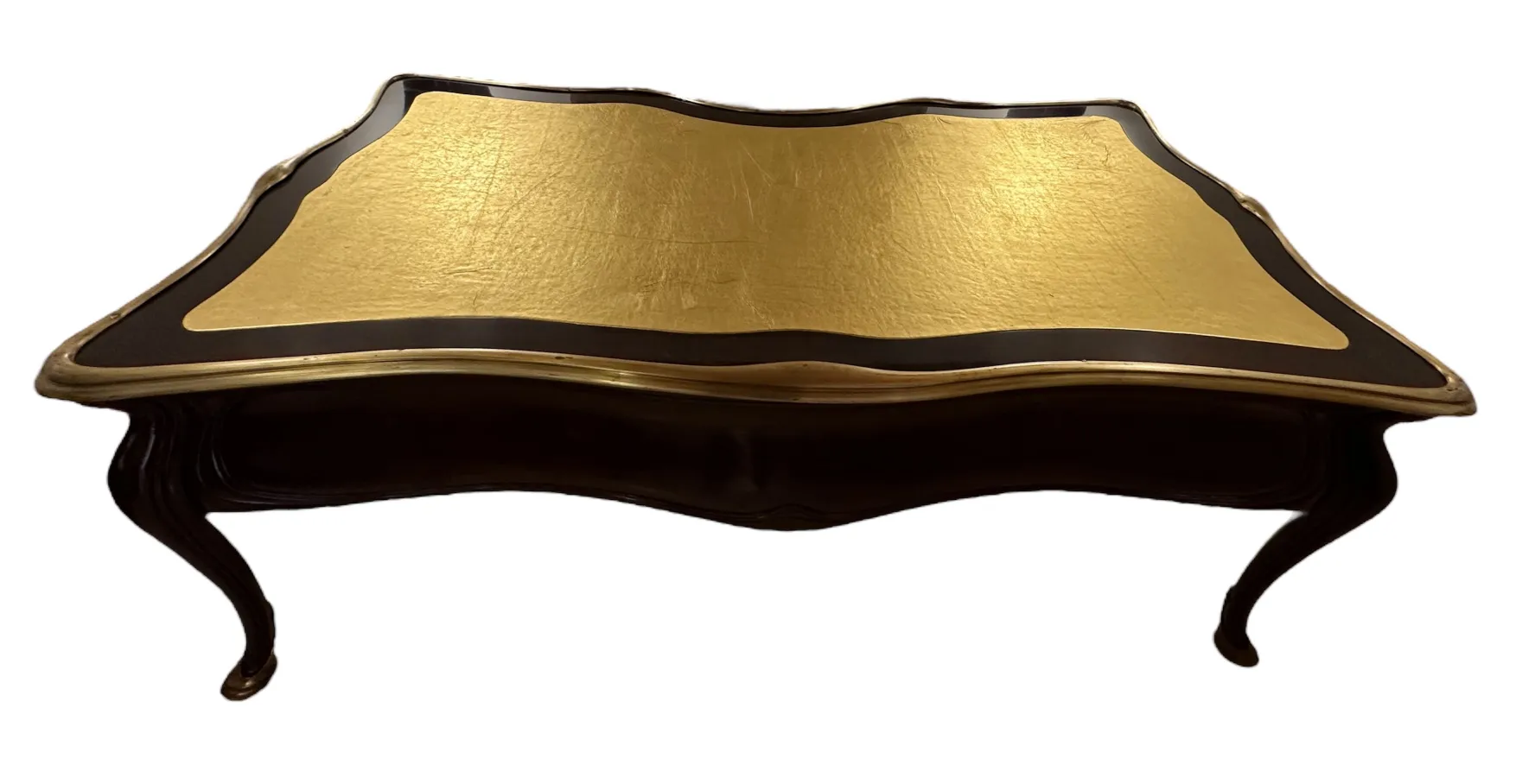 Scrivania antica di lusso con finitura dorata e design elegante.