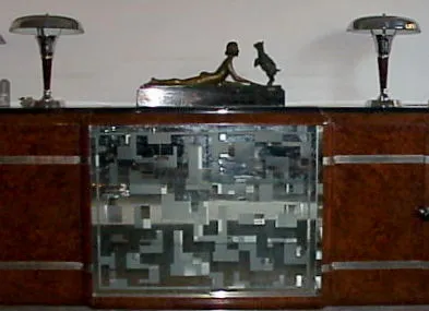 antike skulptur von joseph d'aste, die das ambiente verschönert