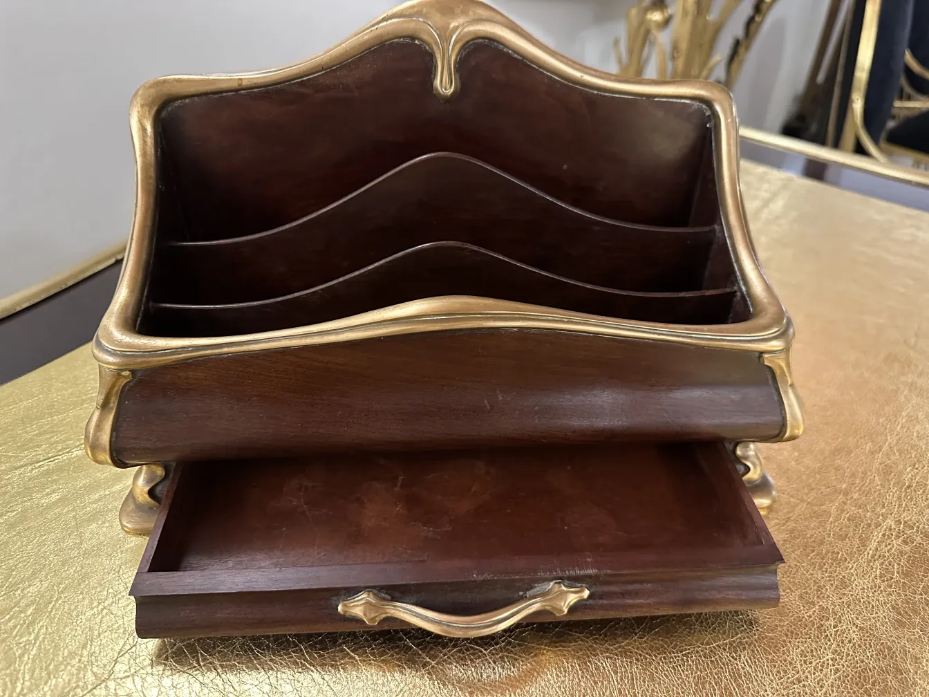 bureau ancien avec compartiments et tiroir