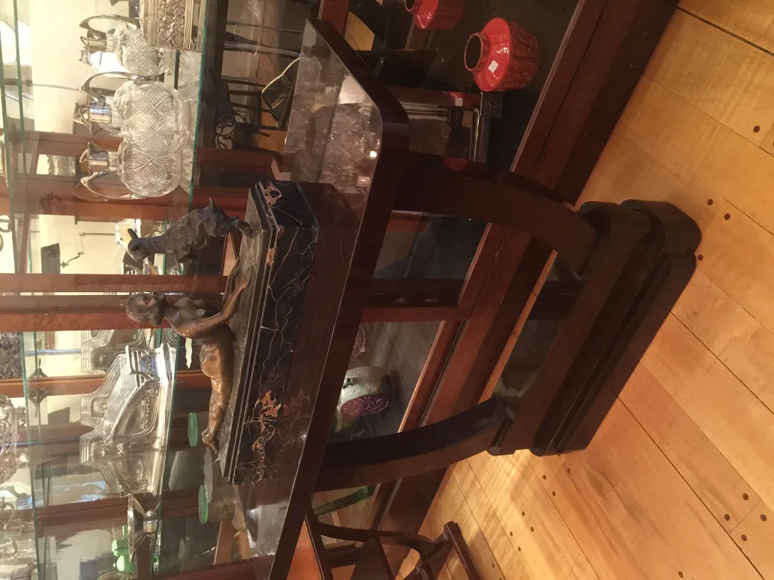 sculpture ancienne de joseph d’aste dans un cadre élégant