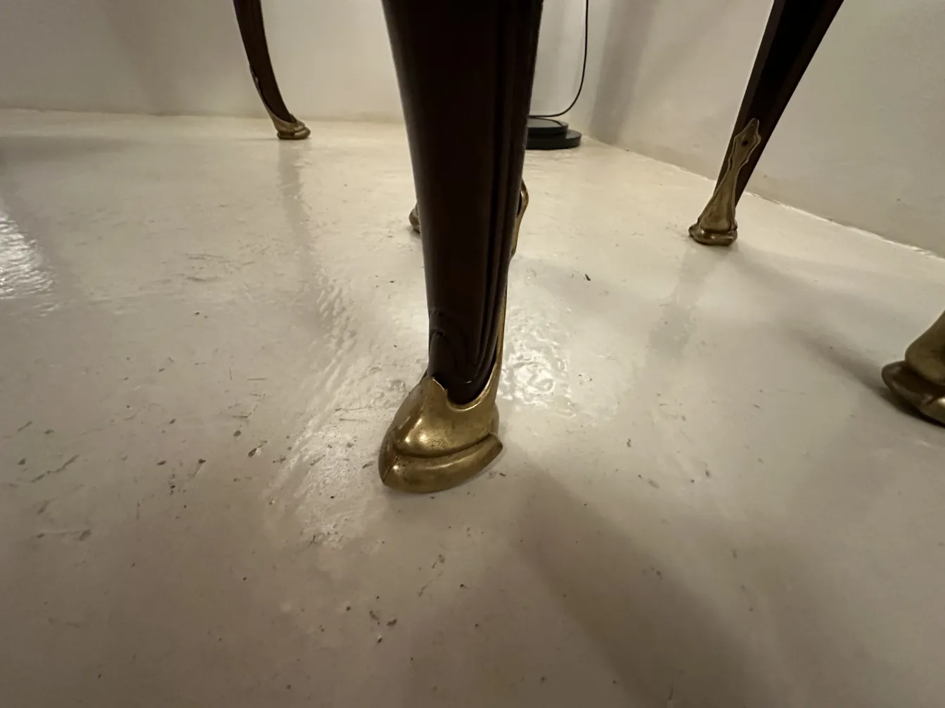 View of an antique desk leg by Gustave Keller at Orfevre 22 rue Joubert.