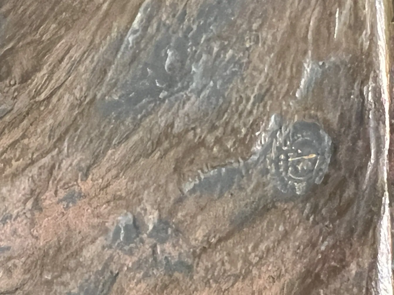 античная скульптура с текстурированными деталями