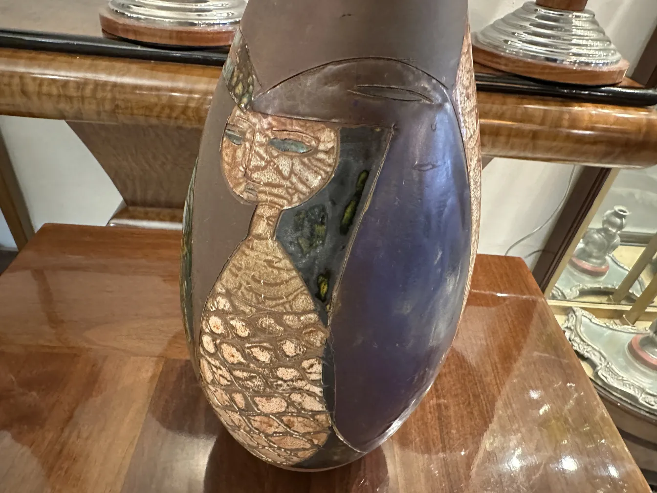 antik dekorative Keramikvase mit Figur in braunen und goldenen Tönen