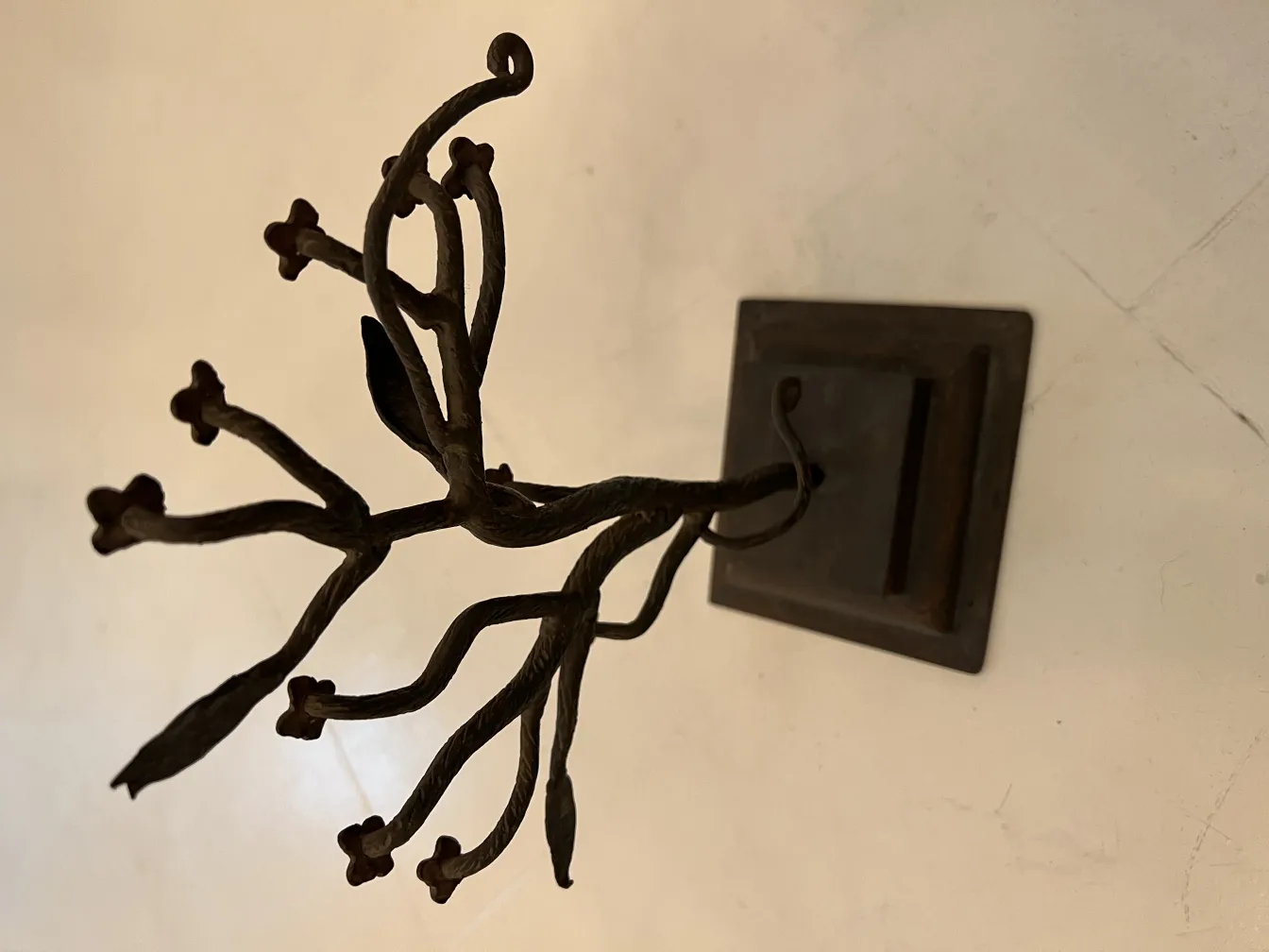 scultura antica con rami a forma di albero, decorativa