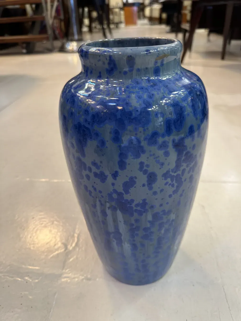 ピエールフォンの古い青い陶器の花瓶