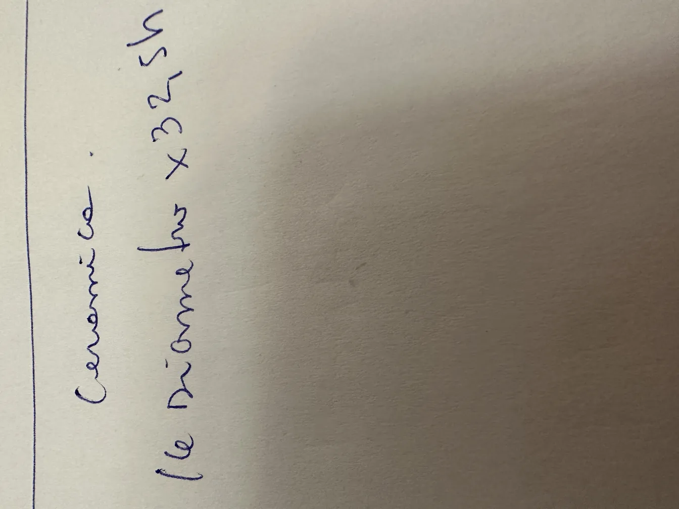 Ceramica antica con scrittura decorativa su carta