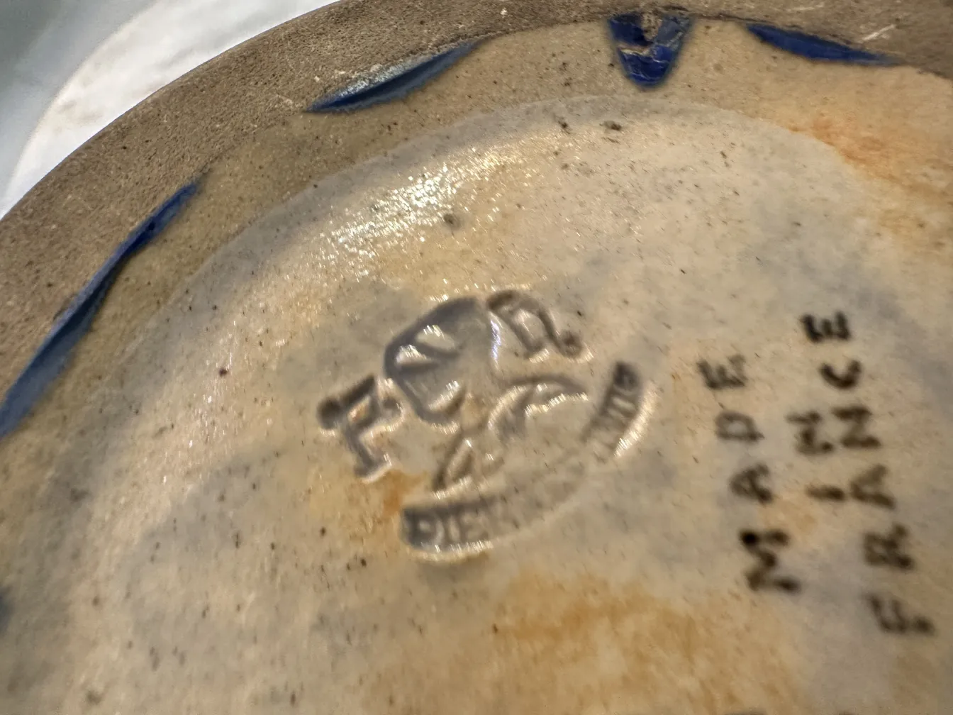 可见的印章在装饰陶瓷上