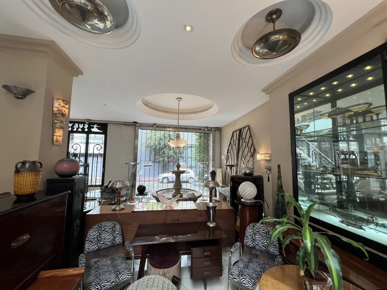 Antique desk in classic style, featuring elegant decor.