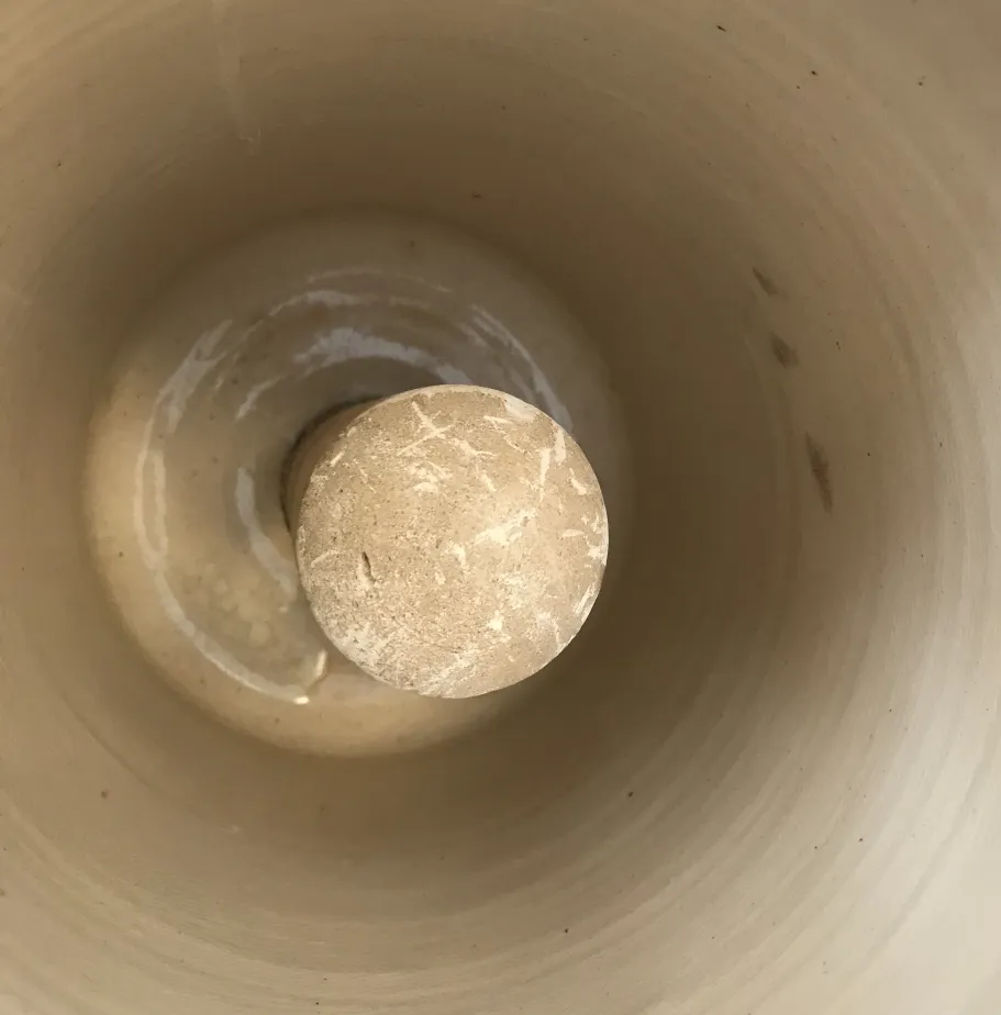 पुरानी मिट्टी के बर्तन का इंटीरियर्स