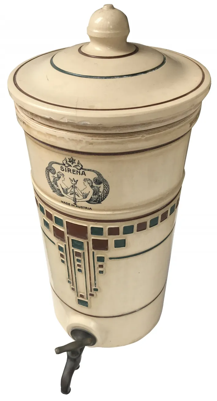 Ancienne céramique avec design de sirène et couvercle, élégant