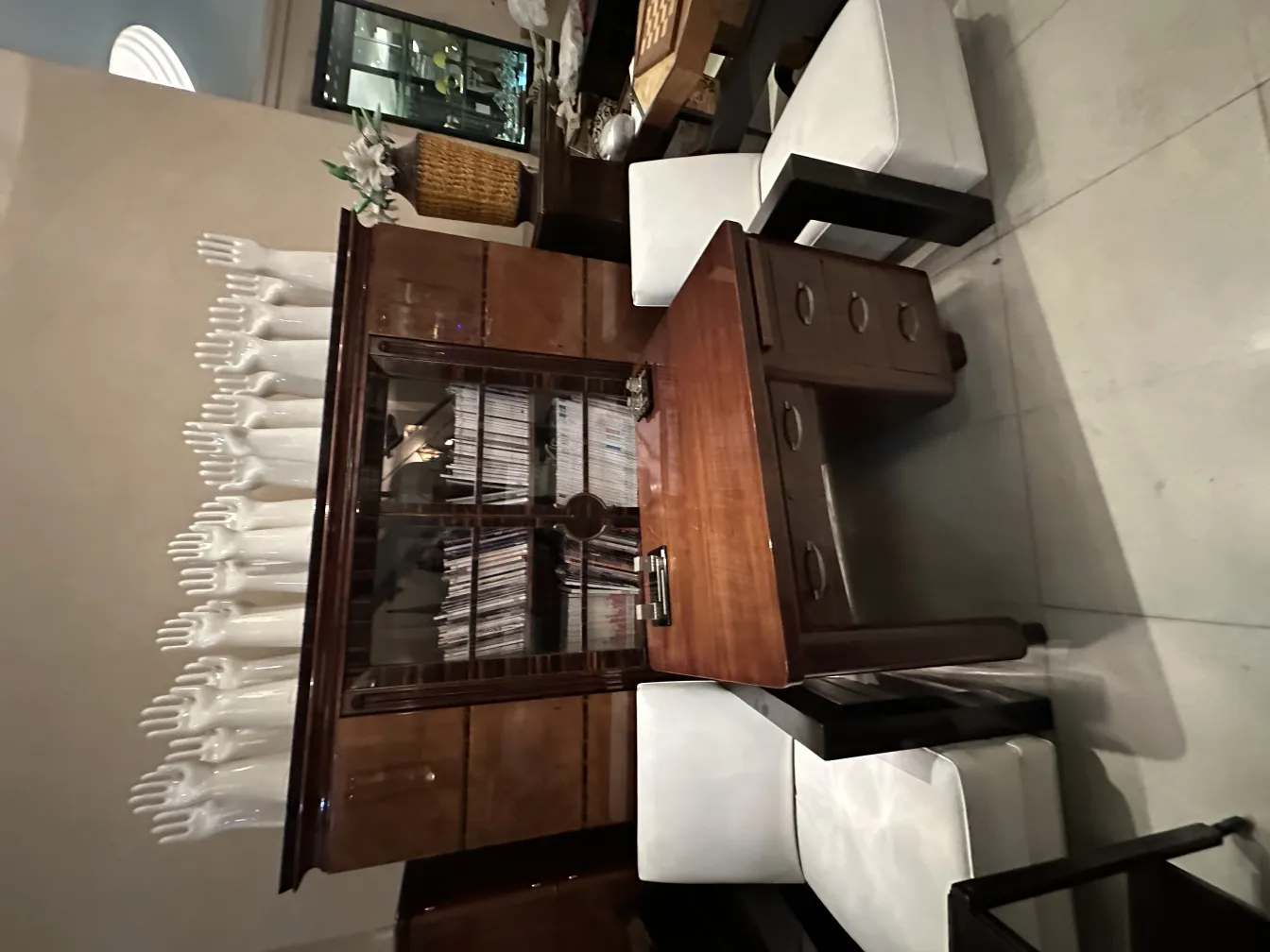 ceramica antica decorativa in un ambiente elegante