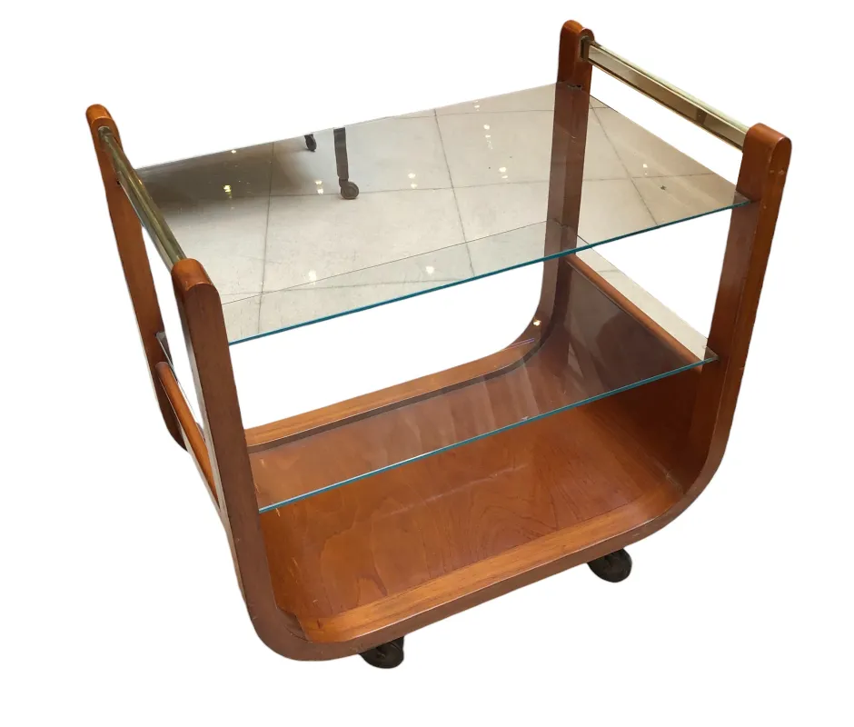 Antiker Cocktailwagen aus Holz mit Glaseinlegeböden.