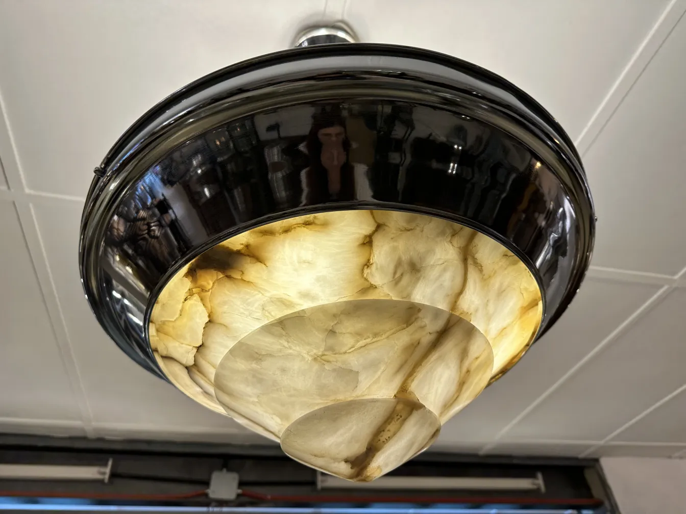 Antike Hängelampe aus Glas mit elegantem Design