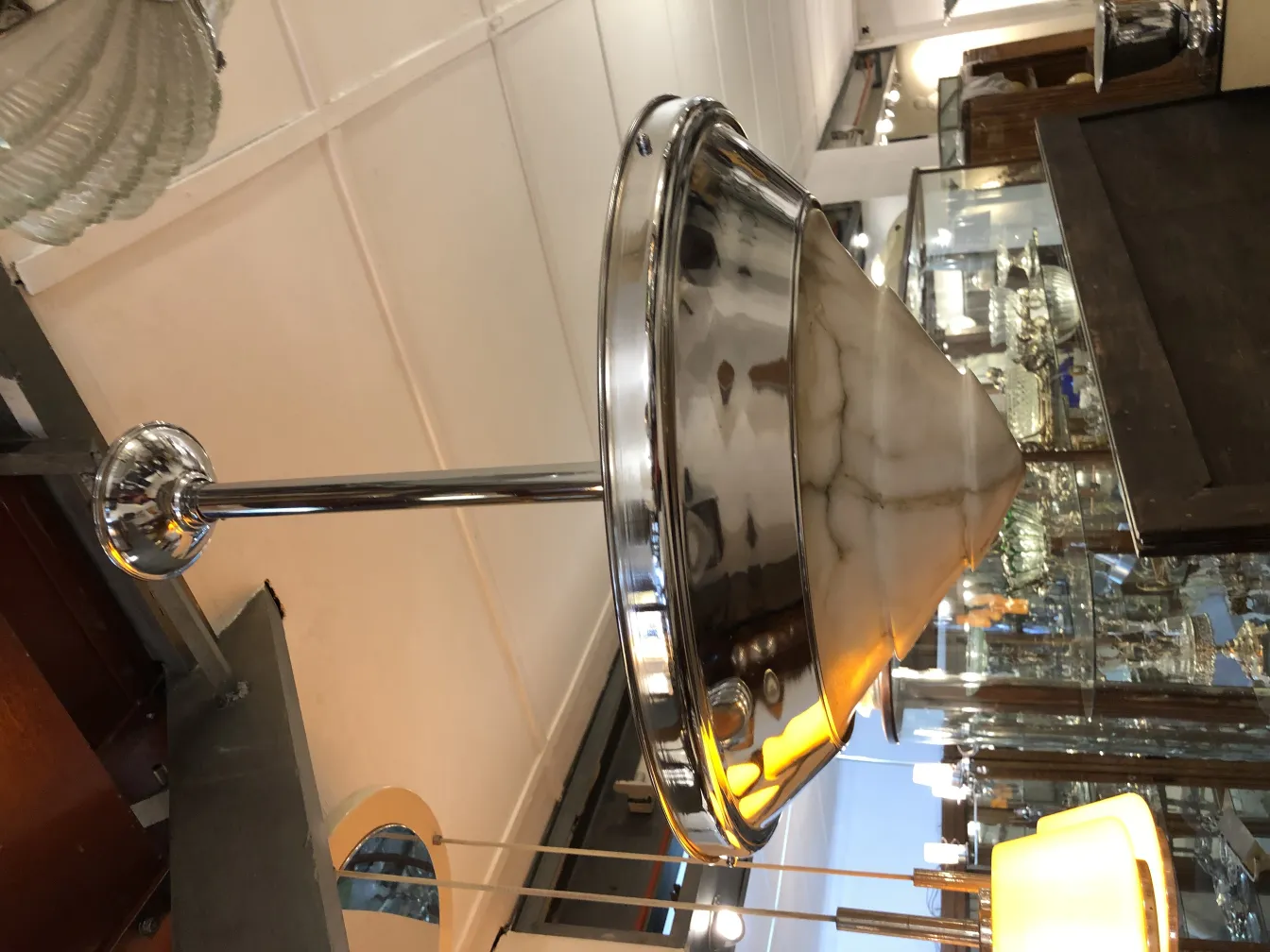 Lampada a sospensione antica a forma di cono con lucentezza metallica