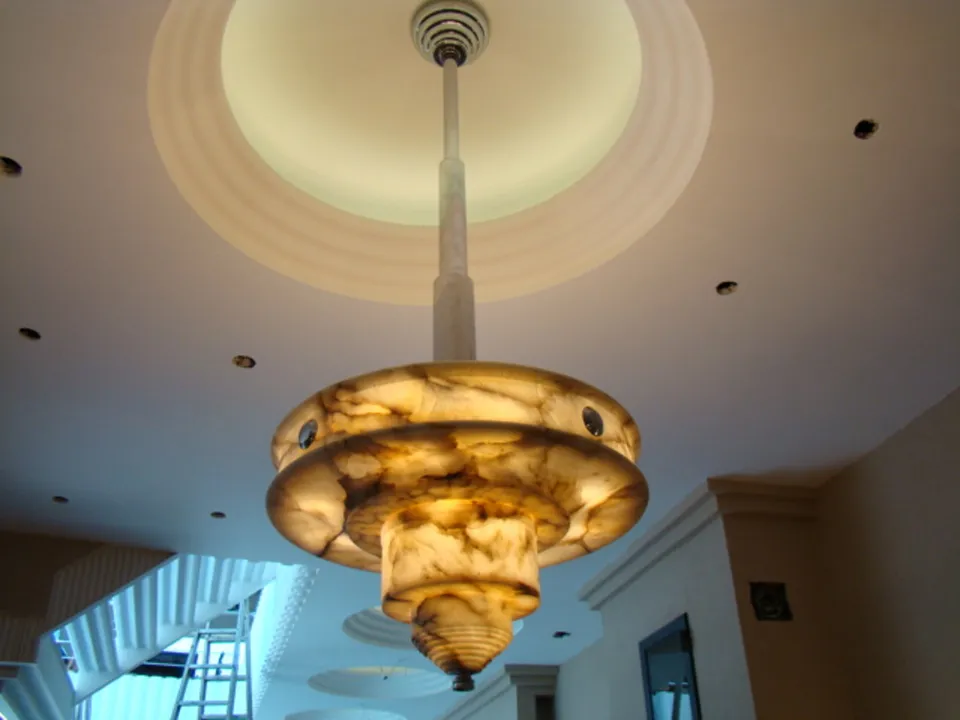 lámpara de techo antigua decorativa con estilo único y elegante, ambiente contemporáneo