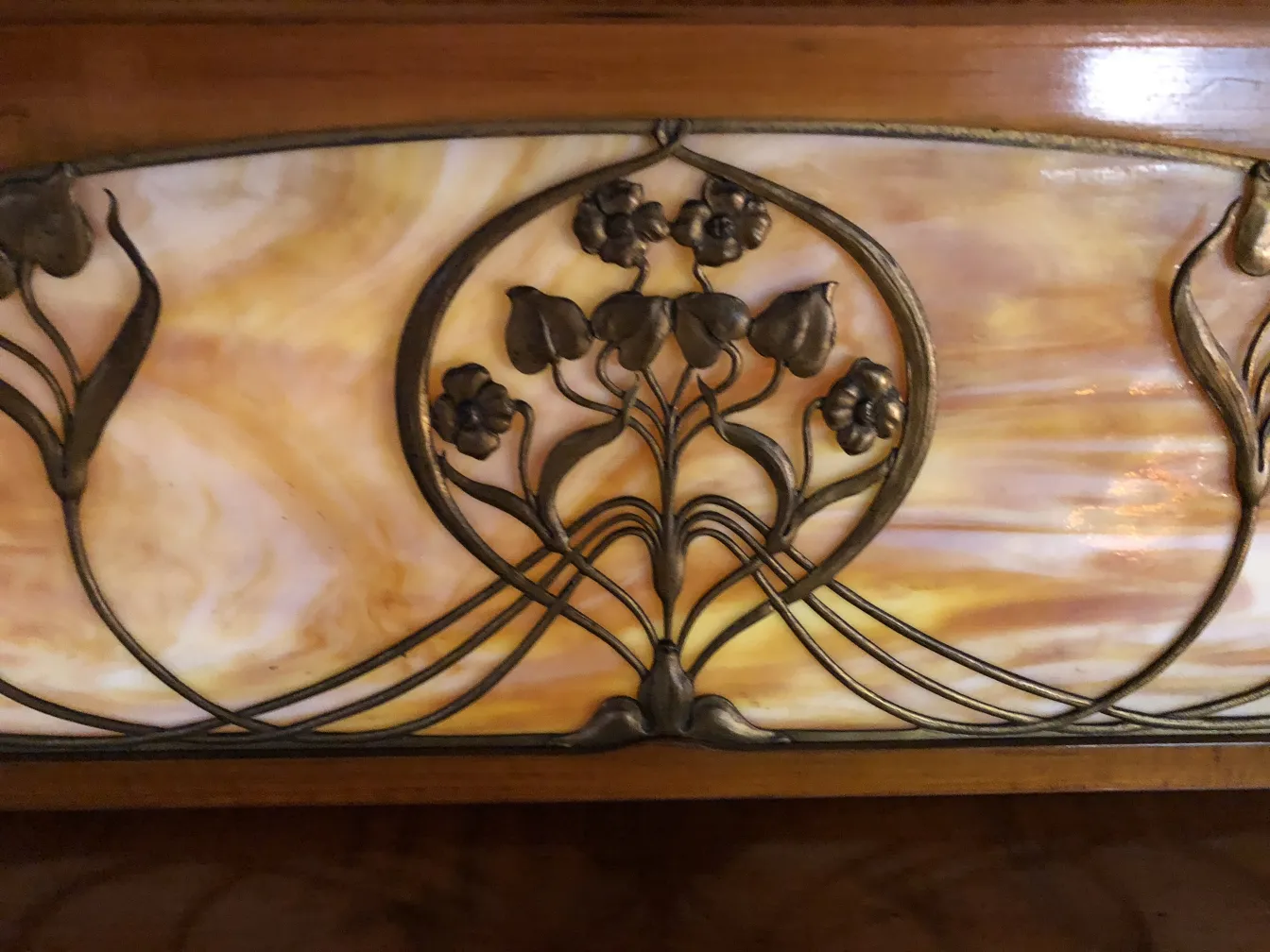 escritorio antiguo con diseño floral ornamentado de louis majorelle