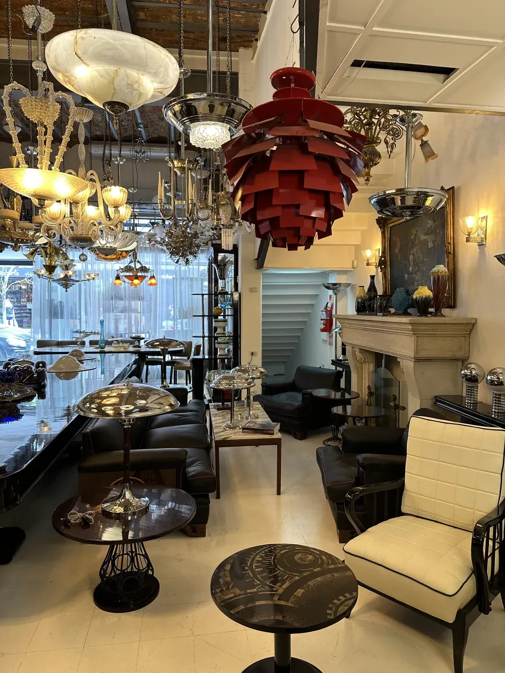 Lampada a sospensione antica di Poul Henningsen in un ambiente decorativo