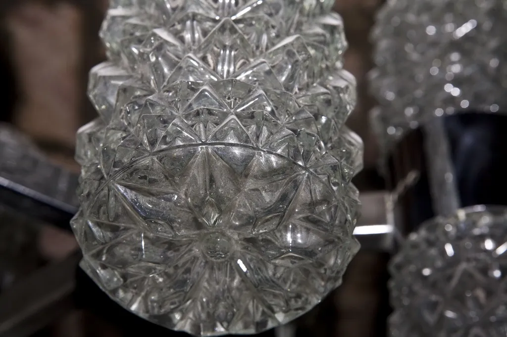 lampada a sospensione antica con design in cristallo, elegante e brillante, perfetta per l'arredamento