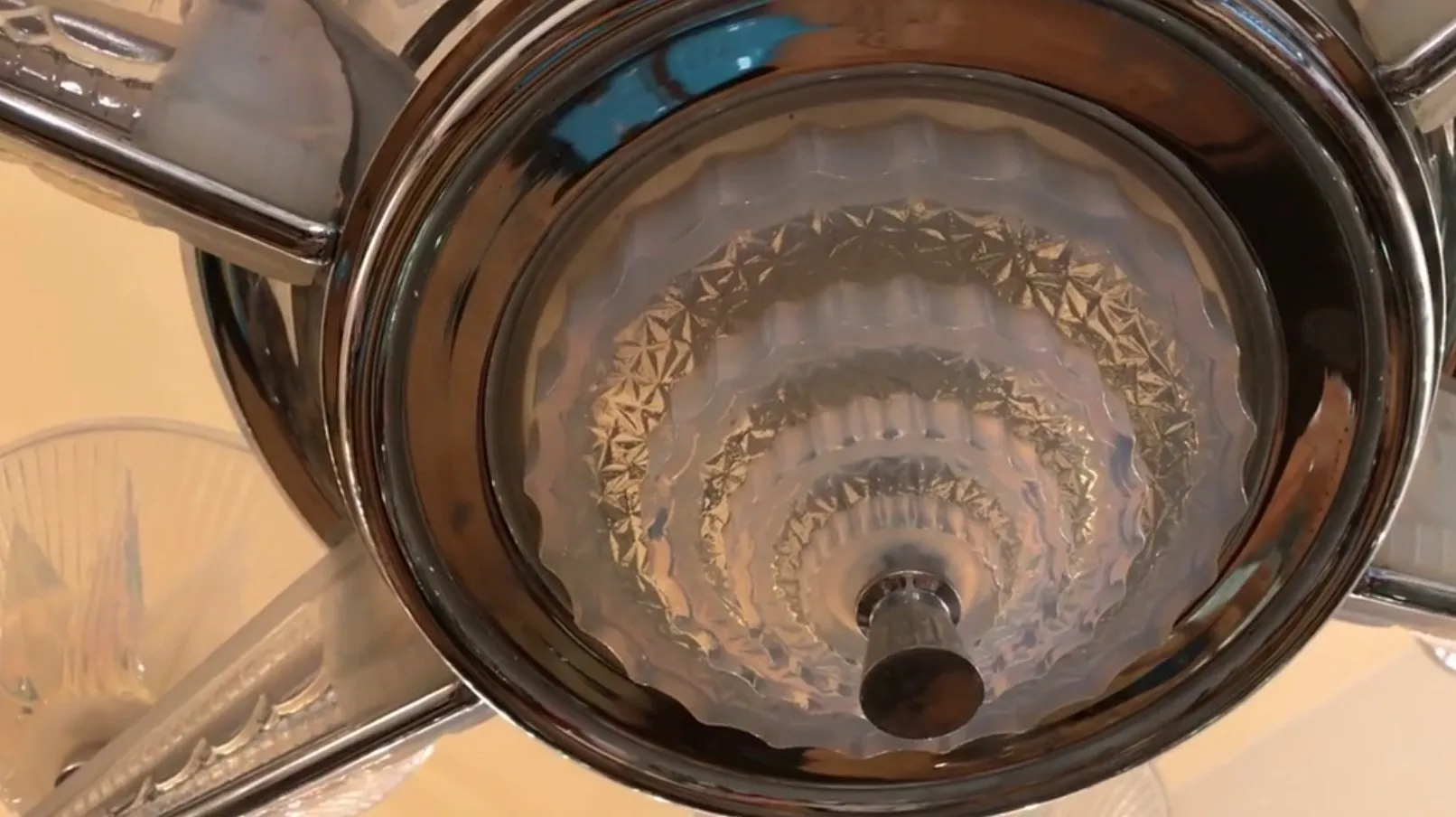 lustre ancien élégant leleu avec détails décoratifs