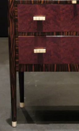 Bureau ancien avec deux tiroirs en bois foncé