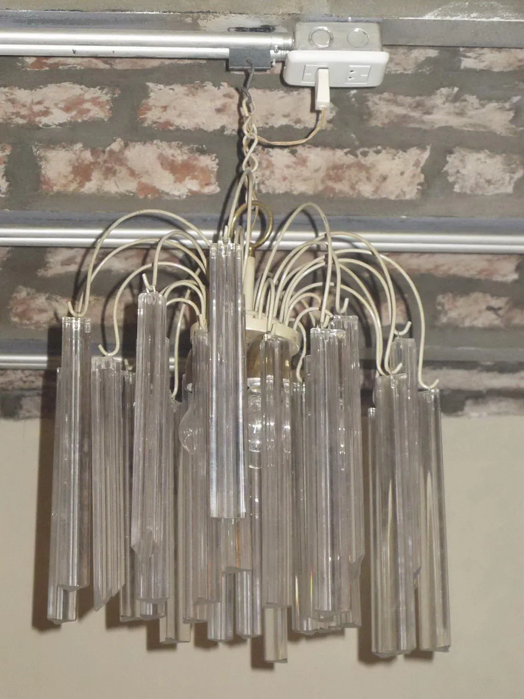 Lampada a sospensione antica con corde, luce ambientale in casa.