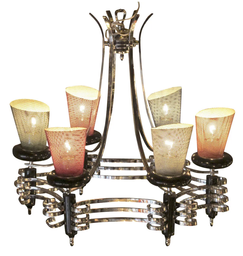 lampada a sospensione antica con parapetti colorati e stile elegante