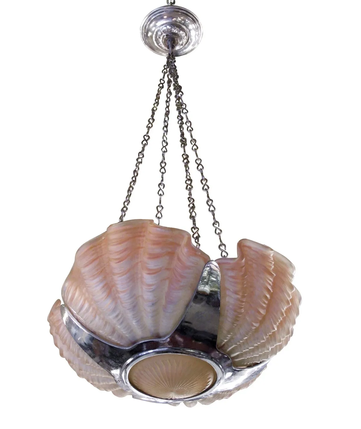 Lâmpada de teto antiga com design de concha, elegante e luminosa.