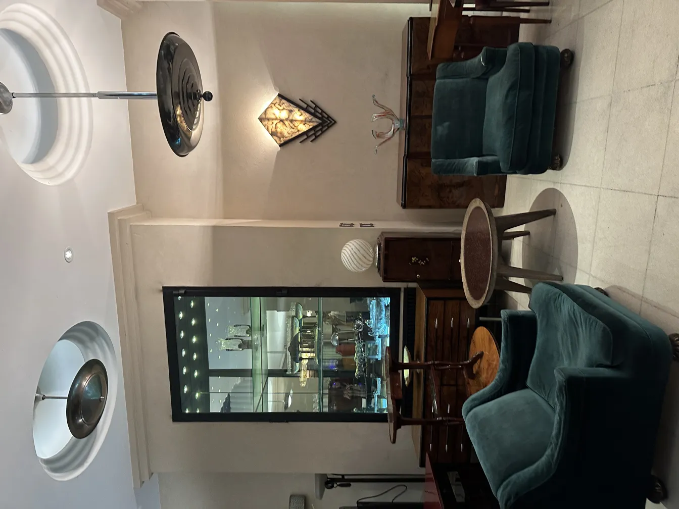 Lámpara de techo antigua de diseño elegante en habitación